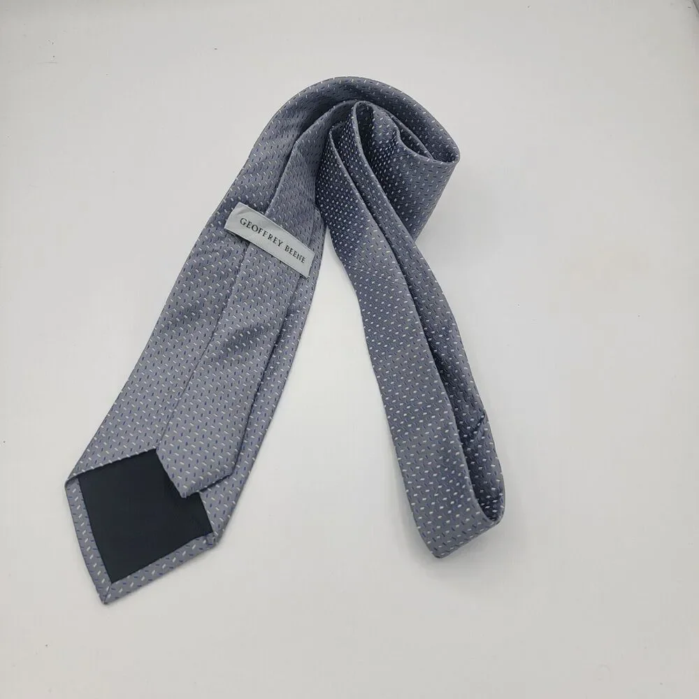 Mens Necktie Geoffrey Beene Tie Silver, Size 58in x 3.5 100% Silk suit Vintage